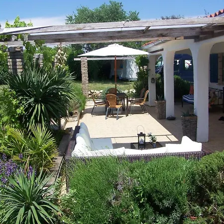 Mit Pool Holiday home Sisan