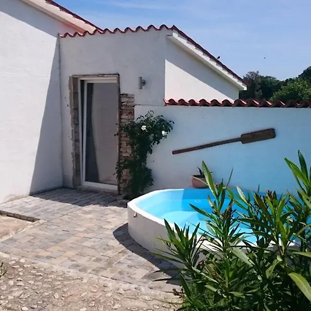 Mit Pool *